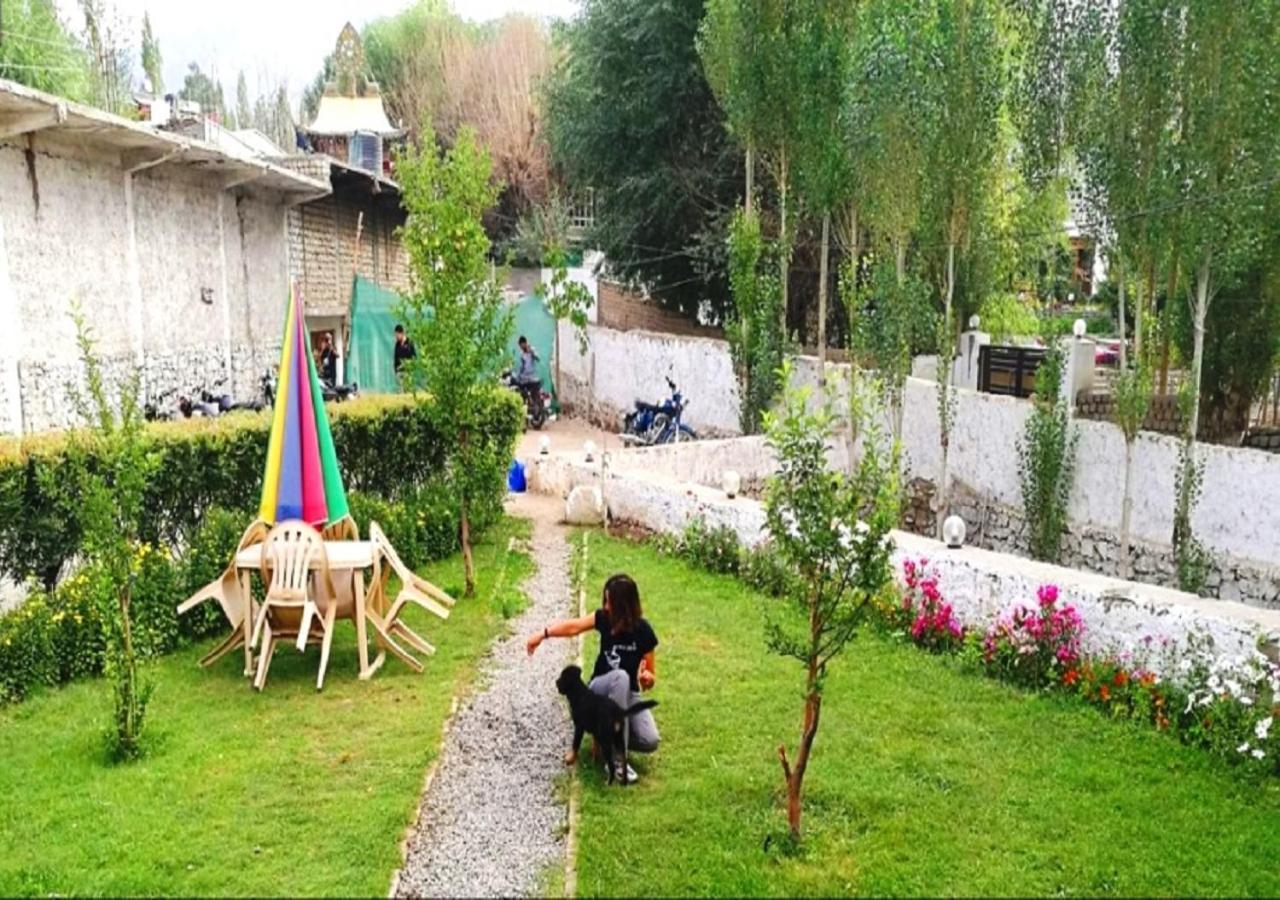 Hotel Ladakh Heaven Leh Exteriör bild